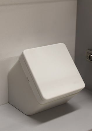 Stikkontakt Hvid Til Montering I Skuffe Eller I Underskab