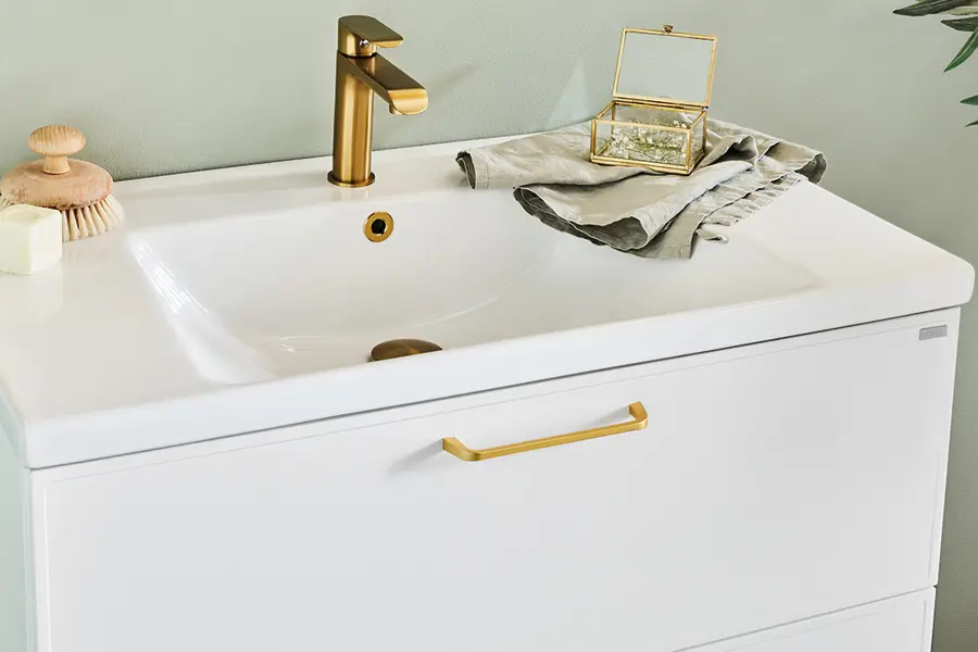 Slank og elegant ramme på fronter, der sætter stilen i dit badeværelse